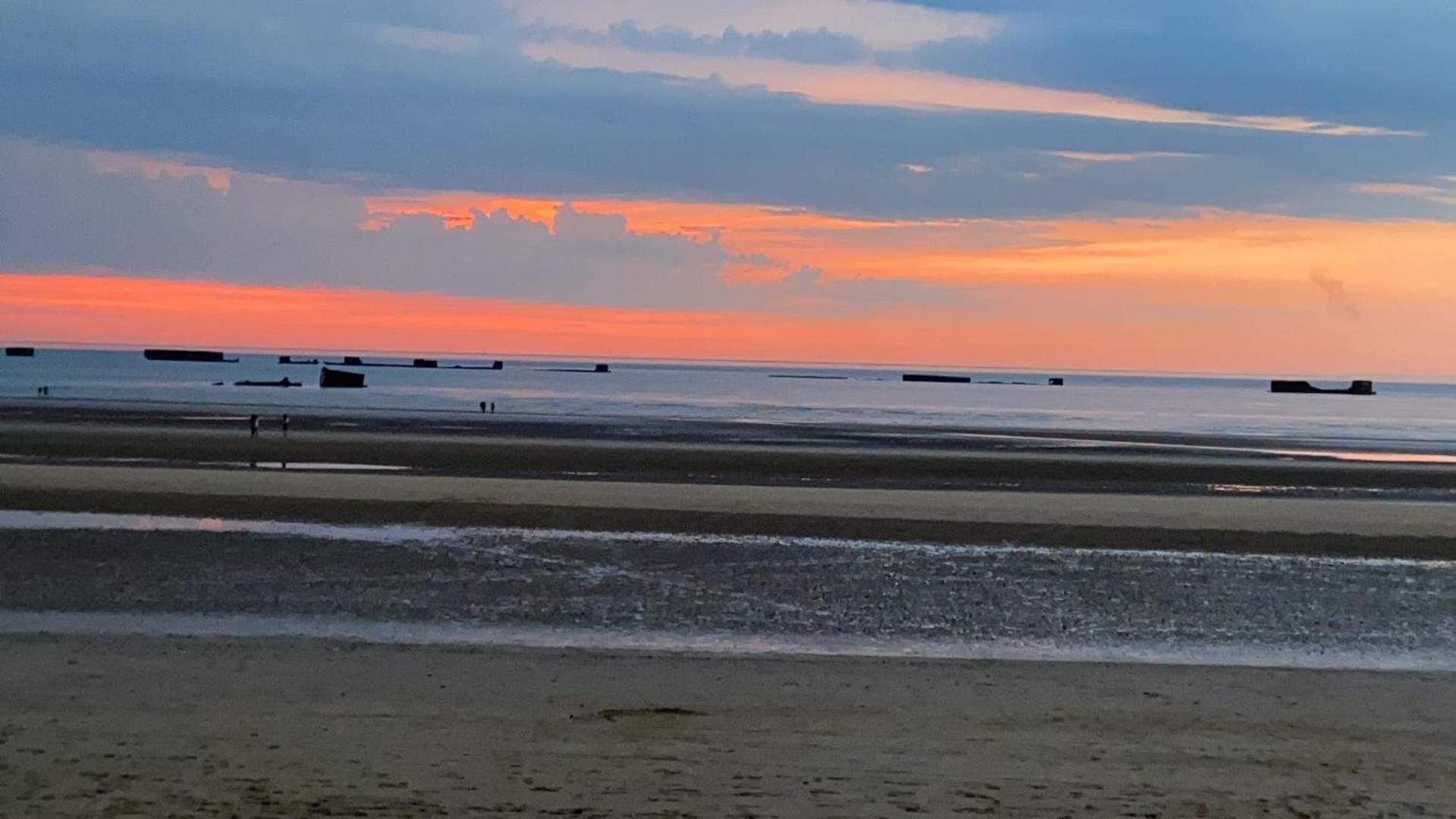 Gites En Normandie En Front De Mer A Asnelles , 3Km D'Arromanches, 10Km De Bayeux Esterno foto