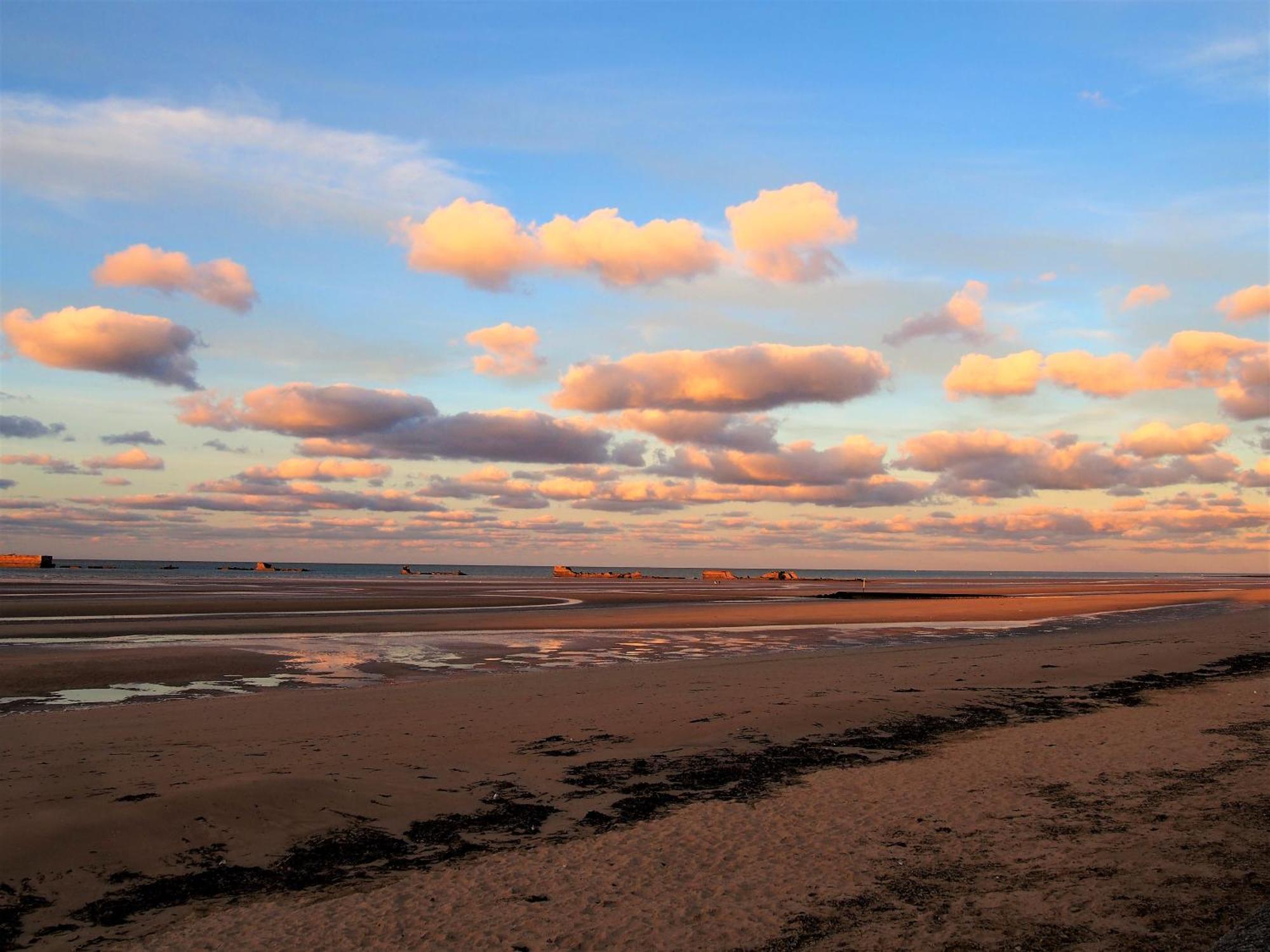 Gites En Normandie En Front De Mer A Asnelles , 3Km D'Arromanches, 10Km De Bayeux Esterno foto