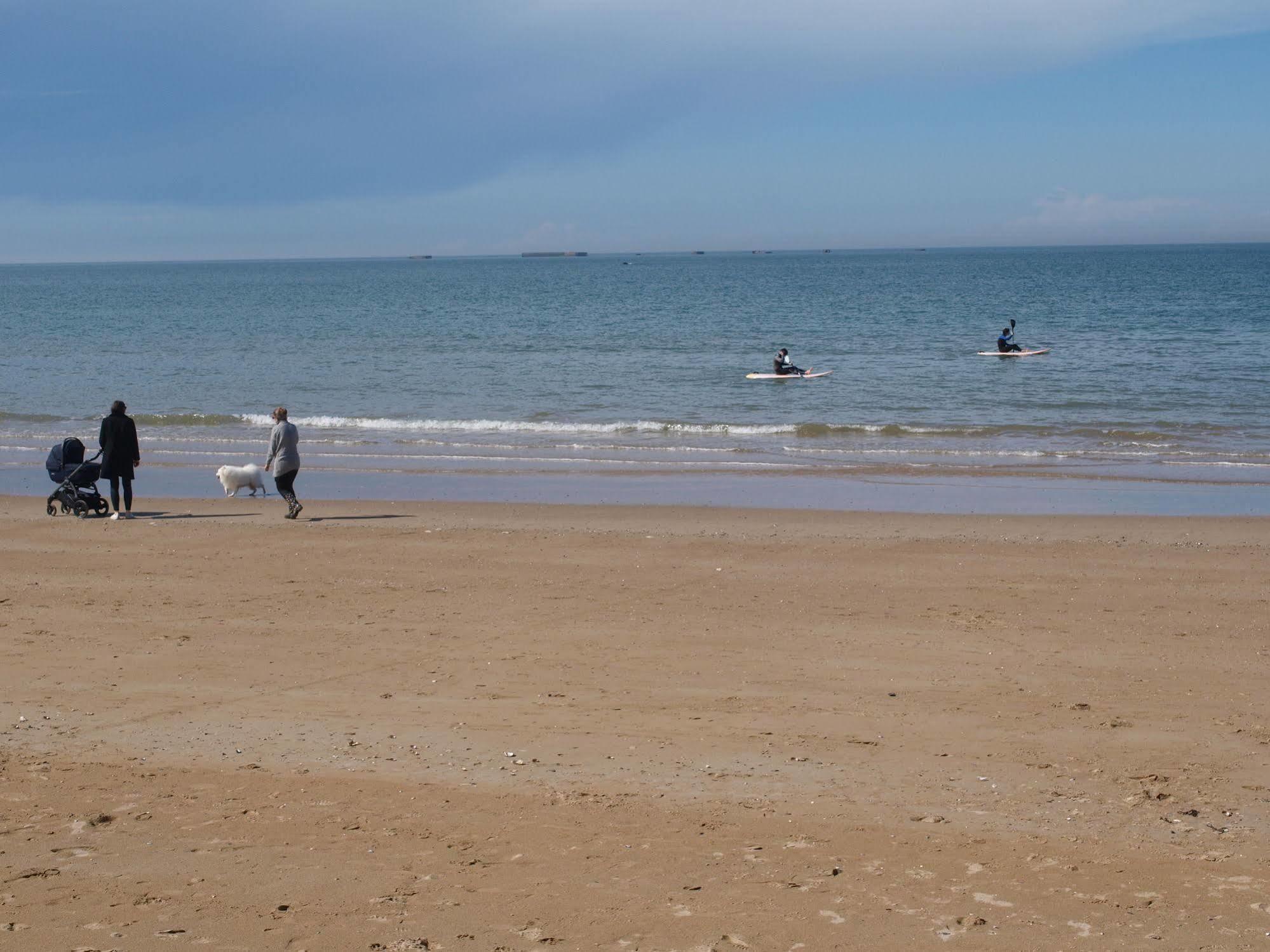 Gites En Normandie En Front De Mer A Asnelles , 3Km D'Arromanches, 10Km De Bayeux Esterno foto