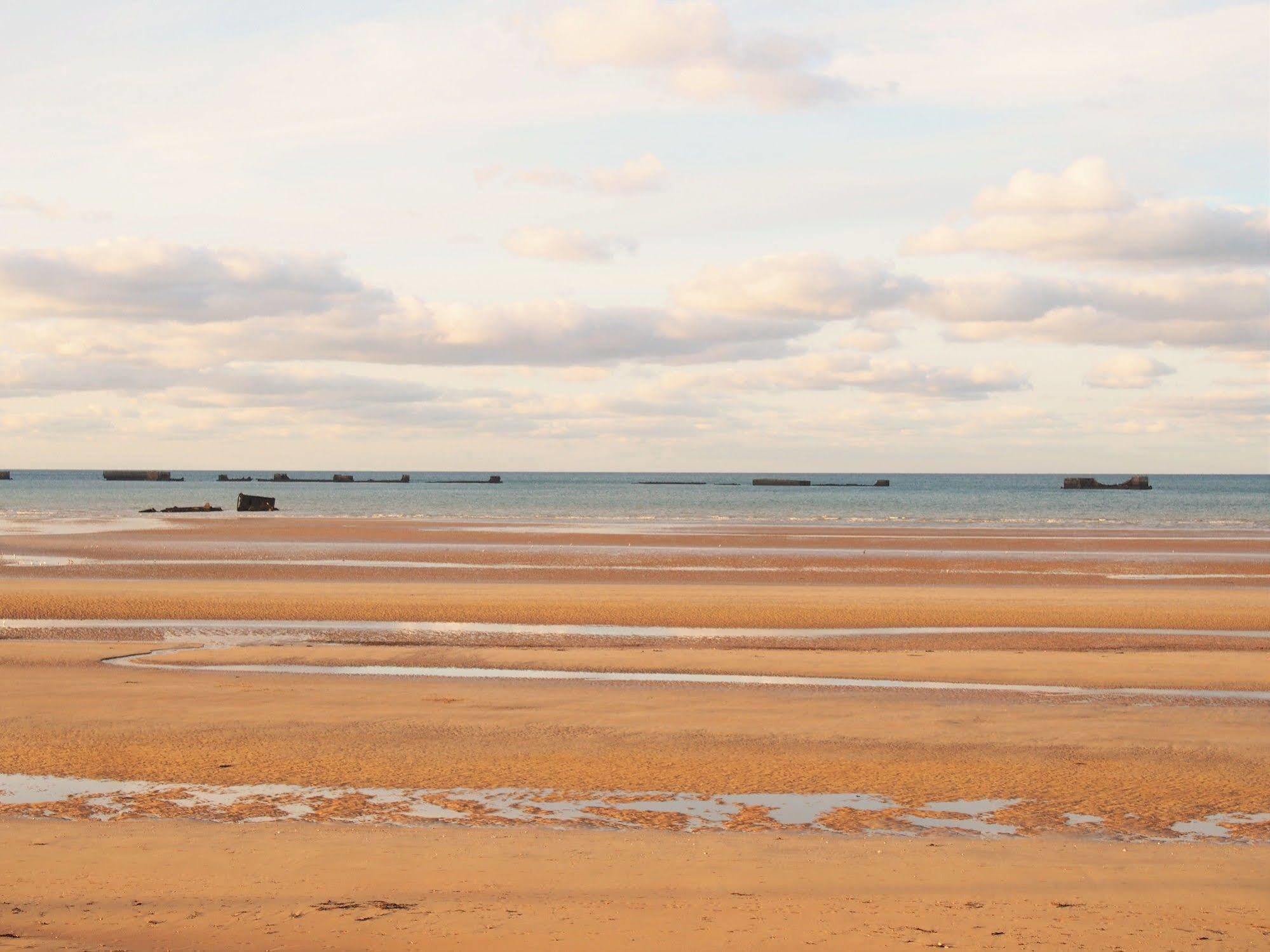 Gites En Normandie En Front De Mer A Asnelles , 3Km D'Arromanches, 10Km De Bayeux Esterno foto